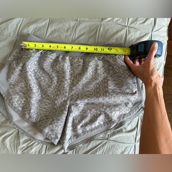 Under Armour Shorts - Picture 4 of 5